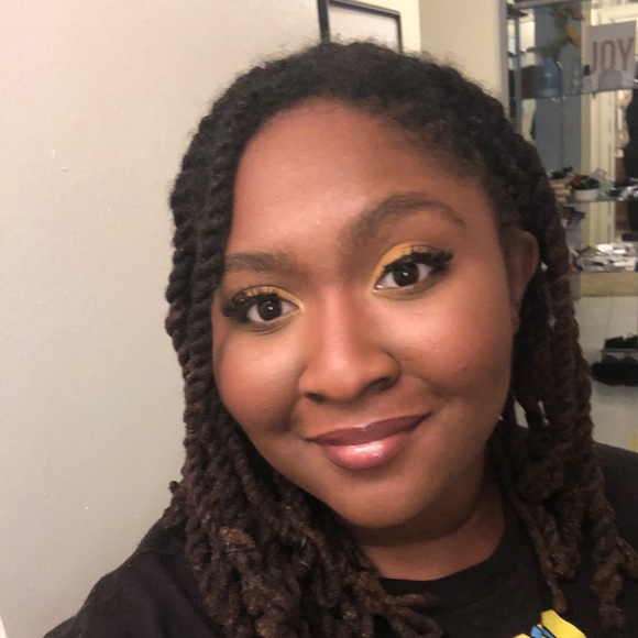 Meet your Posher, Monica - Picture 1 of 1